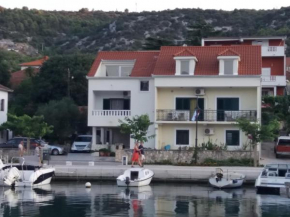 Apartmani Marta, Marina